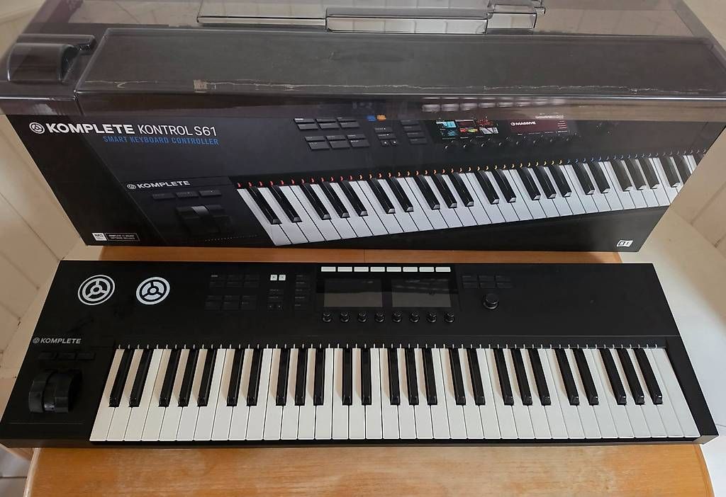 Musikinstrumente: Komplete Kontrol S61 + Komplete 12 Ultimate – Gebraucht aus Gumefens von ped_9yxr