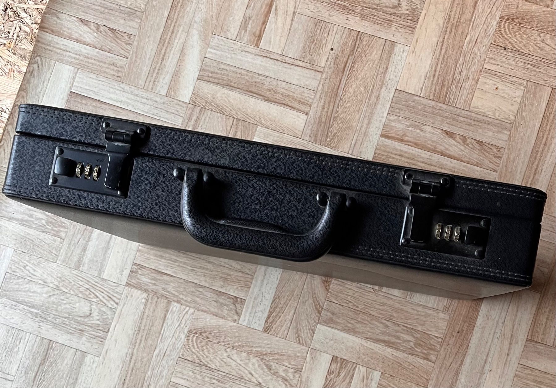 Valises de voyage: Lederkoffer - Aktenkoffer – D'occasion à Bühl b. Aarberg par Schwellaelmeli 1