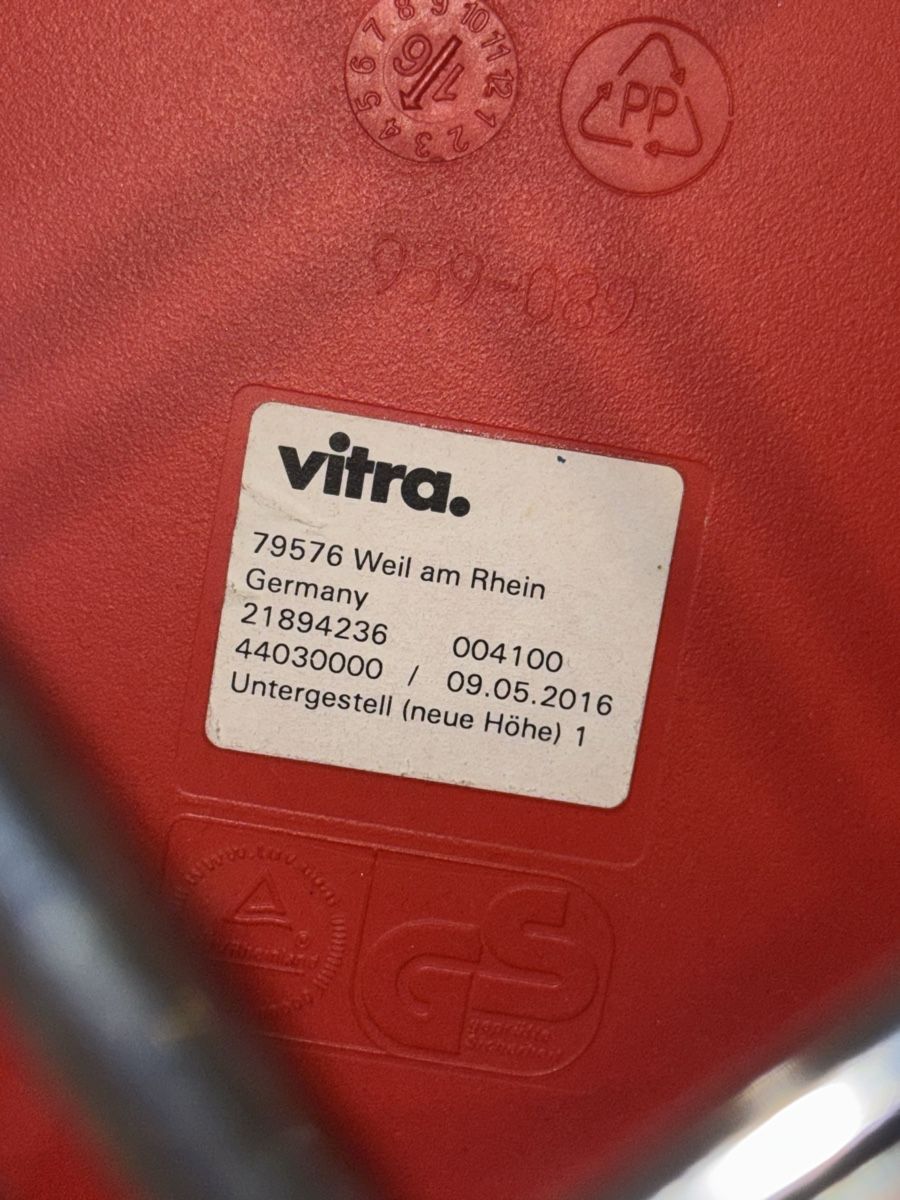 Vitra Stühle: Vitra - DSR Eames Plastic Side Chair – Gebraucht aus Watt von lou_m5tq 3