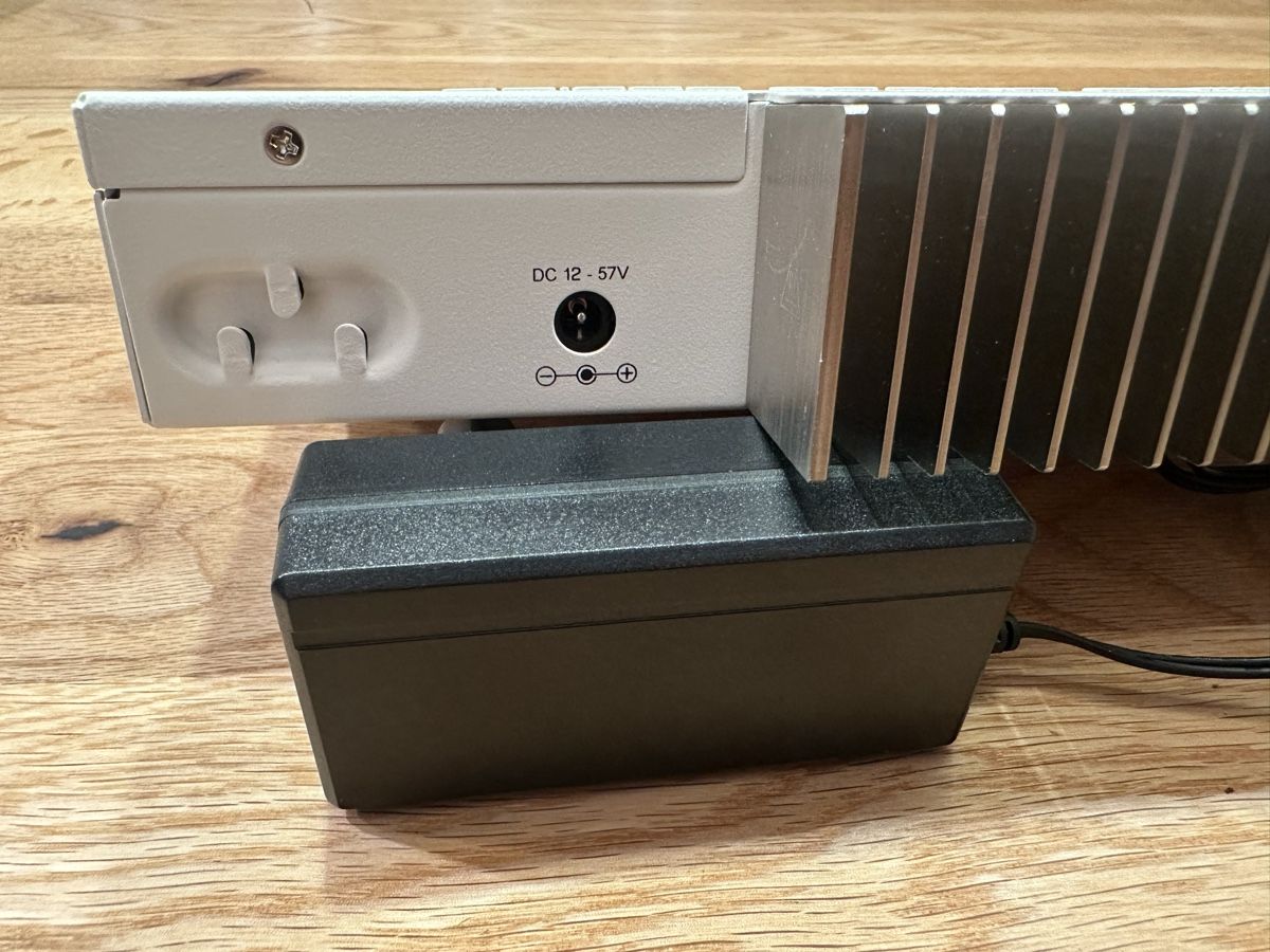 Hub & Switch: CRS309-1G-8S+IN – Nuovo (secondo la descrizione) da Estavayer-le-Lac venduto da cricri_ 2