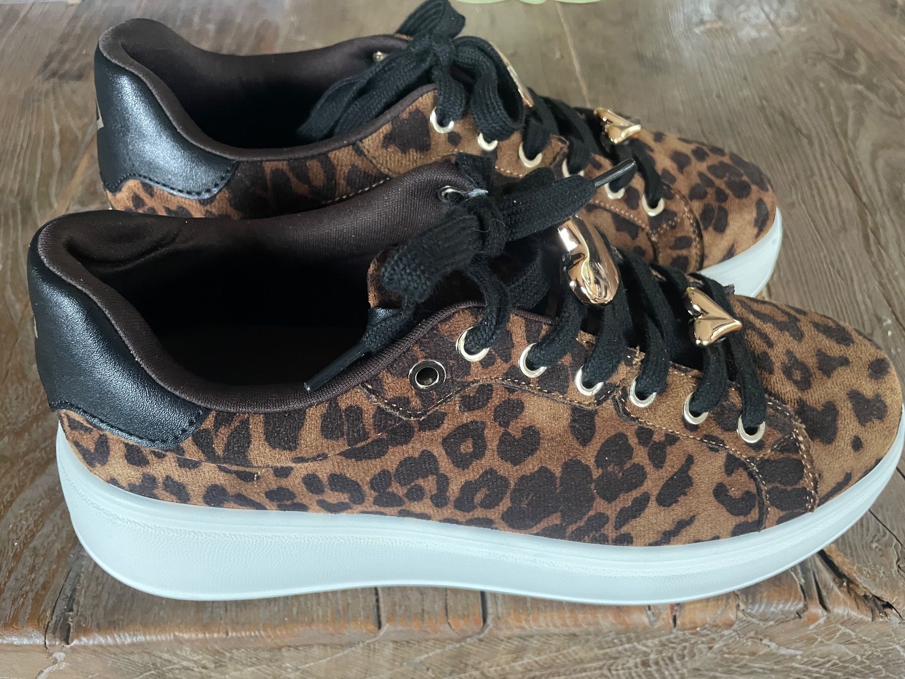 Skechers Scarpe da donna: Damen Sneaker Leopardenmuster Gr. 41/Neu – Usato da Volketswil venduto da rubin74 1