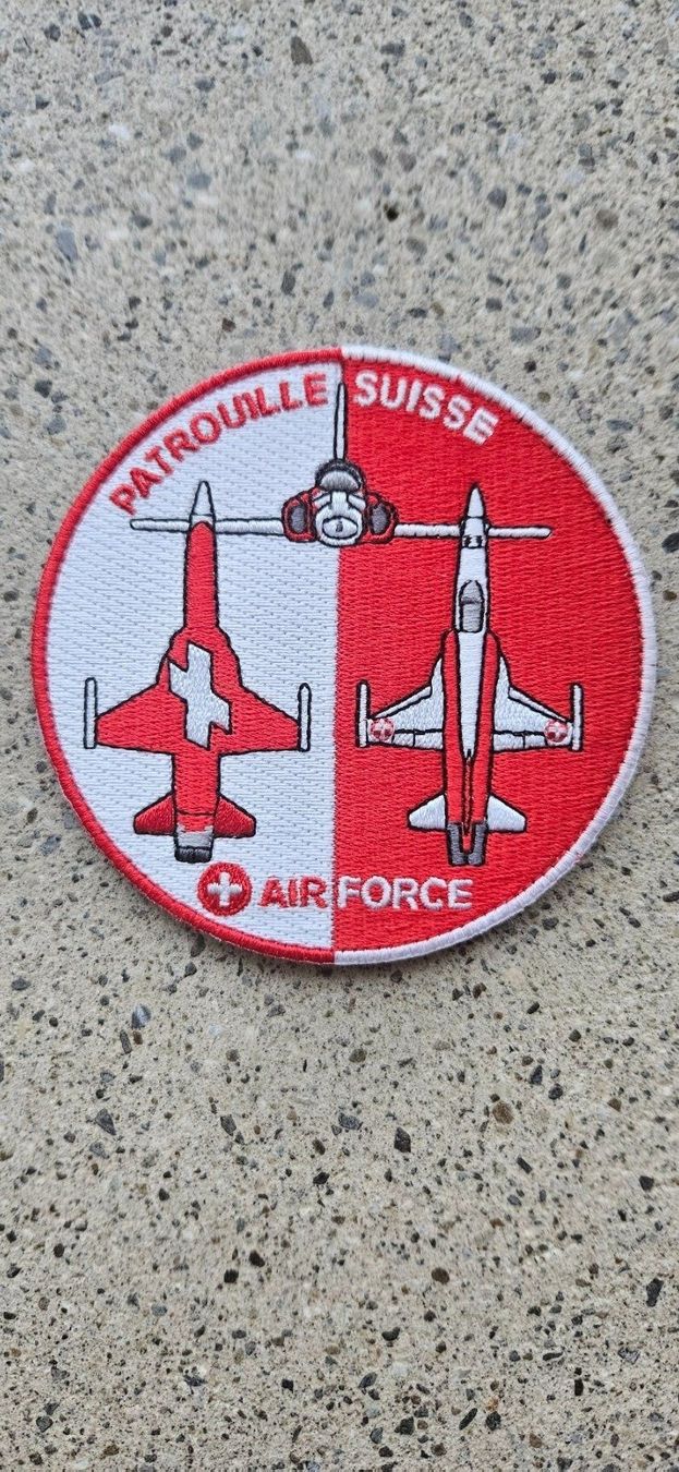 Schweizer Armee Placchette & Badge: *** Badge Luftwaffe Patrouille Suisse mit klett *** – Nuovo e nell'imballaggio originale da Riedholz venduto da fr_sIruP