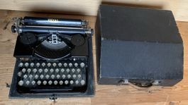 Koffer-Schreibmaschine Royal Portable der CH Armee
