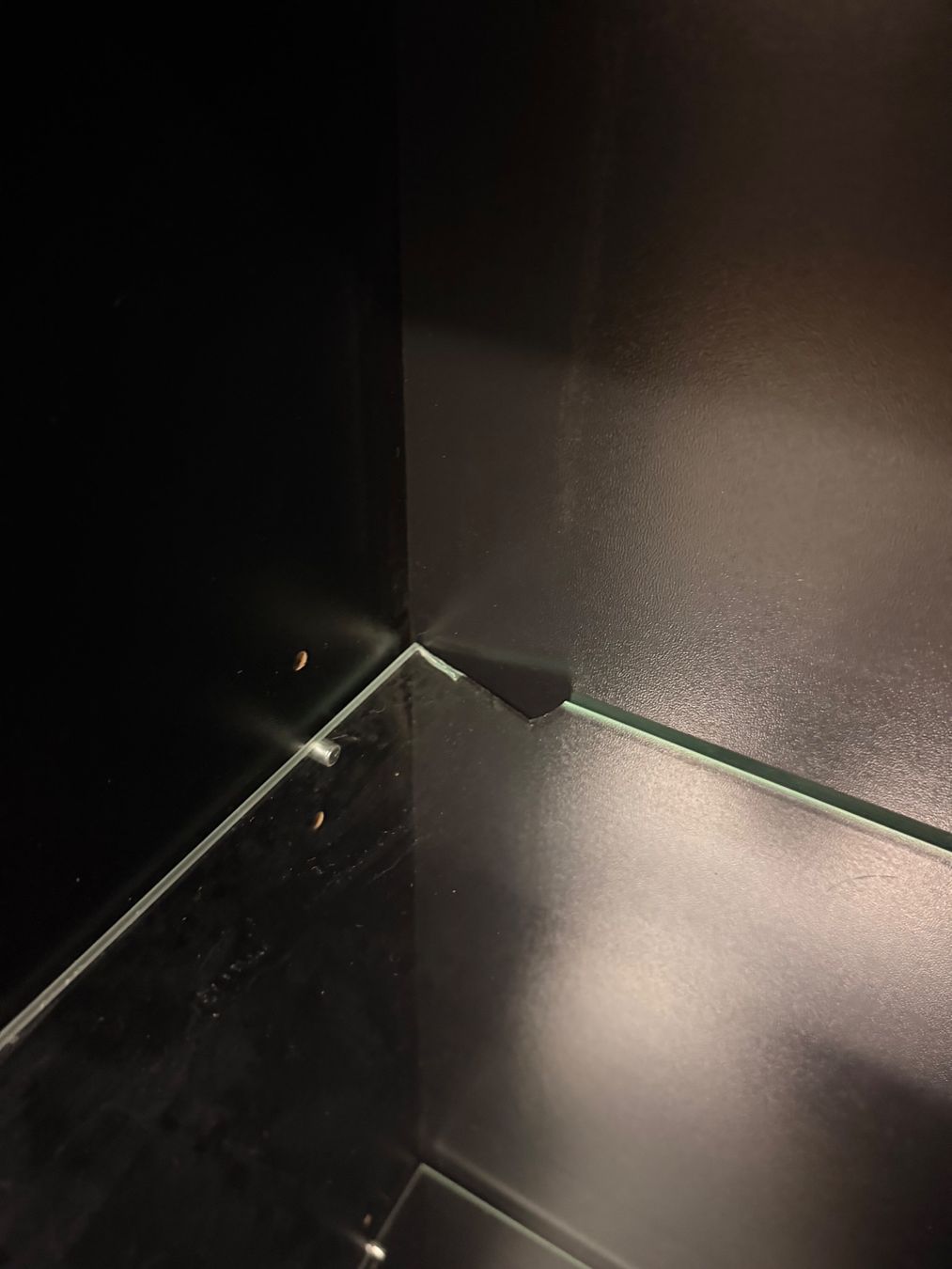 Vitrinen: Wohnwand schwarz weiss mit Glasvitrine – Gebraucht aus Balterswil von new_one-123 3