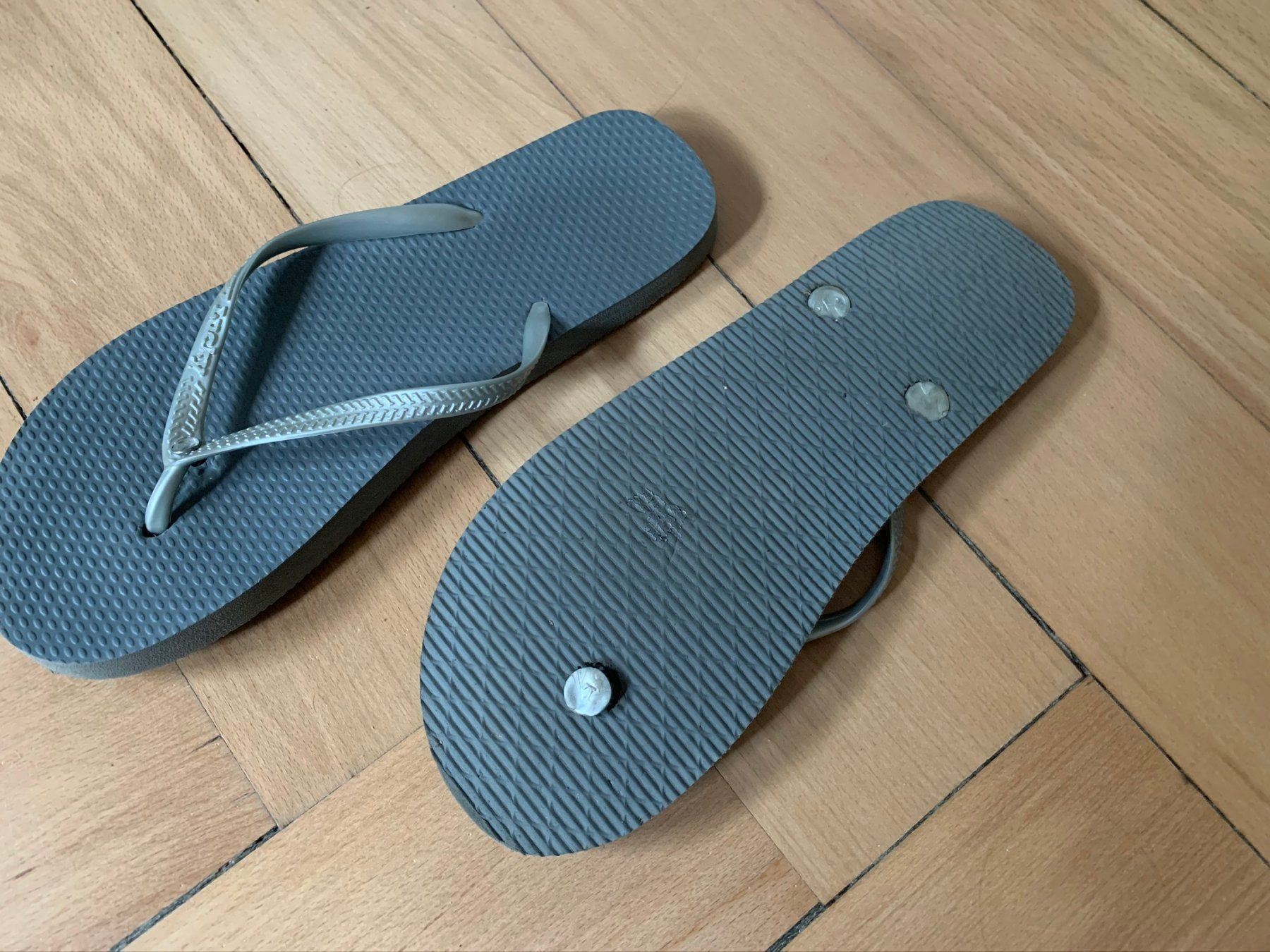 Chaussures femmes: LUCKY - Flip Flops grau 40 – D'occasion à Zürich par Diazaio 2