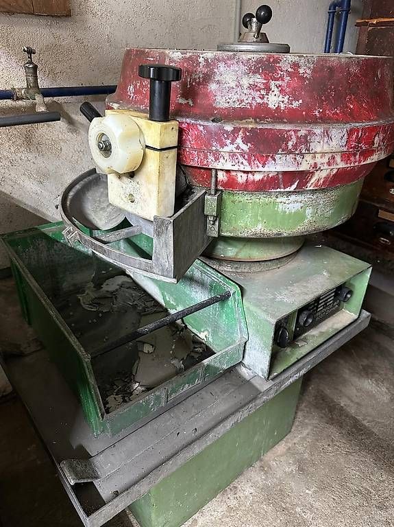 Smerigliatrici & Lucidatrici: Vibrations-Gleitschleifmaschine "Polyfinish" – Usato da Bellach venduto da ret_bs5k
