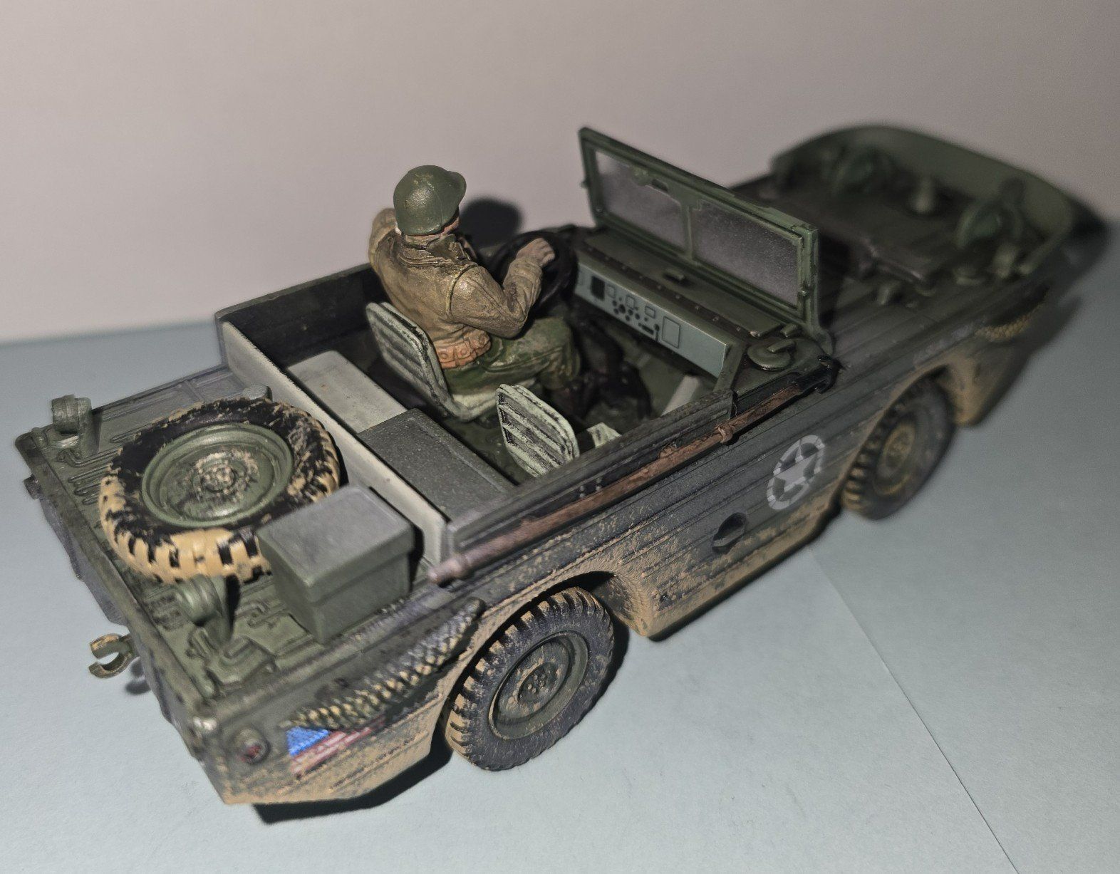 Volkswagen Modellini d'auto: Amphicar Modelauto mit Soldat,  im Tarnmuster, ca. 1:43 – Usato da Hornussen venduto da Corvette- 4