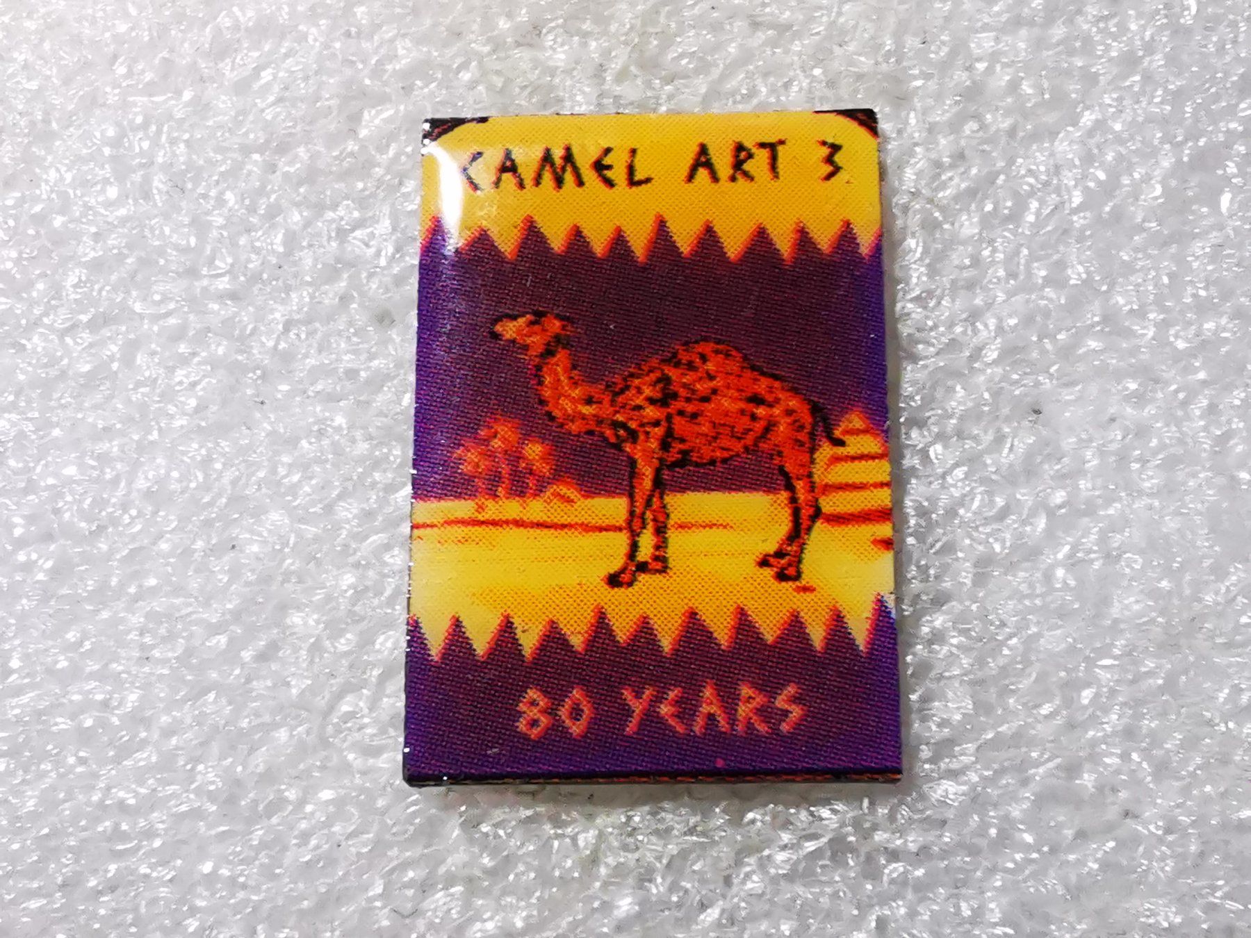 Placchette & Badge: Ansteckpin 77: 80 years Camel – Usato da Oppligen venduto da Pin-Fall-Shop