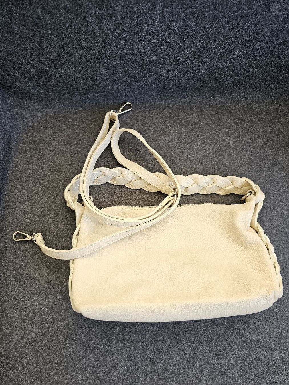 Sacs femmes: kleine Umhängetasche – D'occasion à Altdorf UR par Saba_1688 1