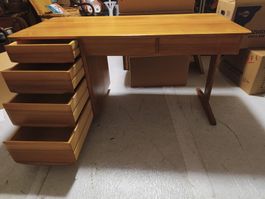 Retro Holz-Schreibtisch mit Schubladen – Vintage Bürotisch