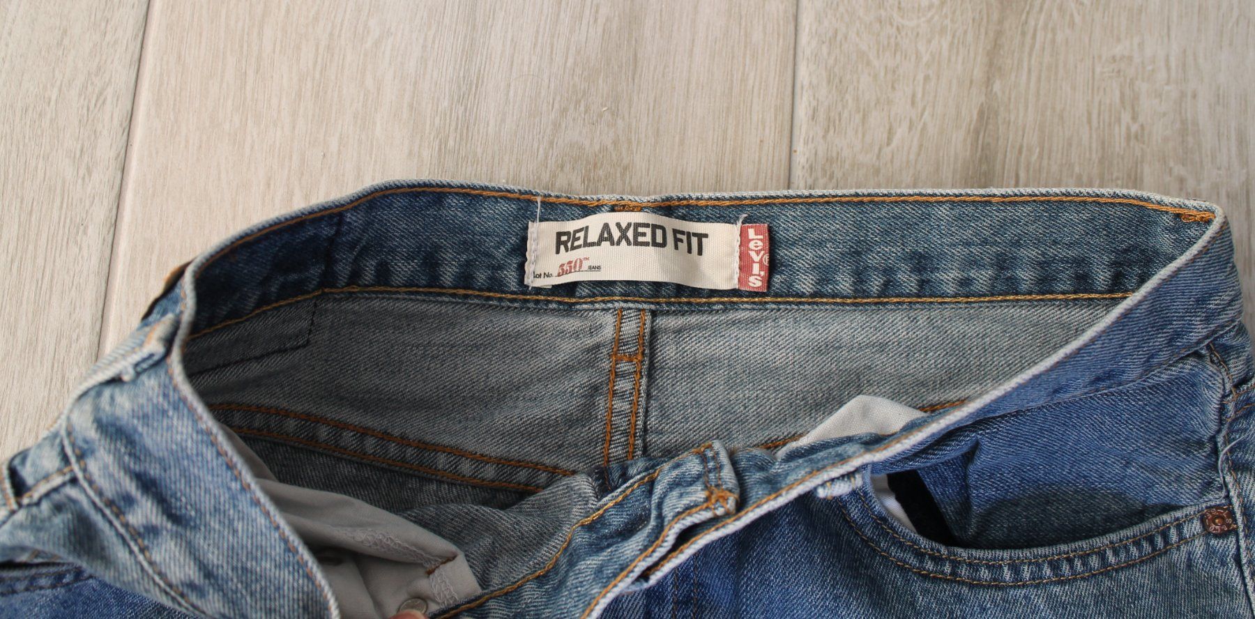 Levi's Jeans: Jeans LEVI'S 550 taille 32/36 – Usato da Chez-le-Bart venduto da jasse 1