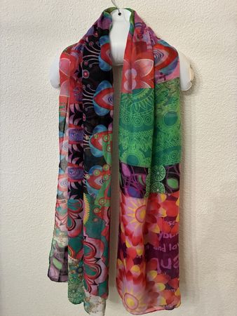 Bunter Schal von Desigual