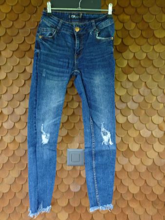 Coole Löcher-Jeans von FB Sister Gr. XS / W26 - 240816