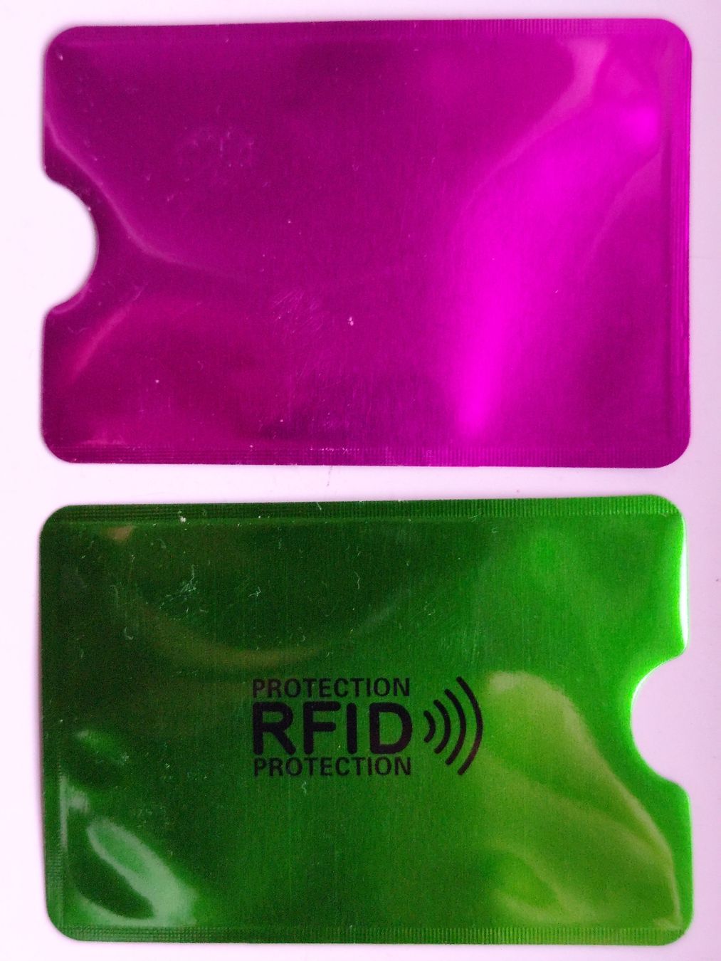 Cartes: 2 RFID-Schutzhüllen – Neuf avec emballage d'origine à Basel par Alacant 2