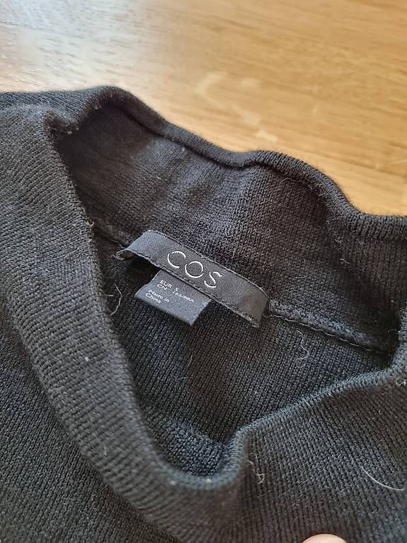 Cos Pulls & Sweat-shirts: Pullover mit kleinem Kragen S cos – D'occasion à Arlesheim par evi_gm8h 2