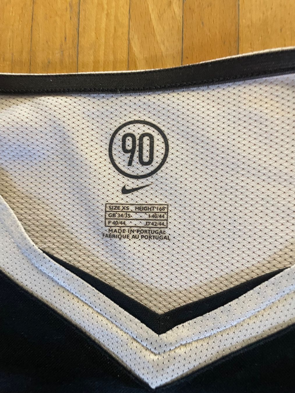 FC Basel Canottiere & Pantaloni: FC Basel Langarm Trikot – Usato da Stäfa venduto da Phphch 2