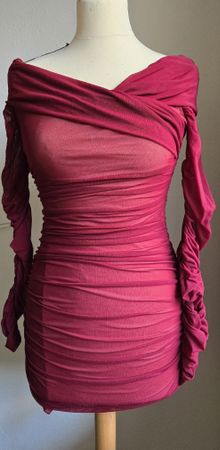 Robe bordeaux drapée élégante, manches longues, taille XS