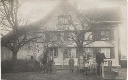 LANDWIRTSCHAFT/BAUERNFAMILIE 1910 mit Pferd SG/TG?