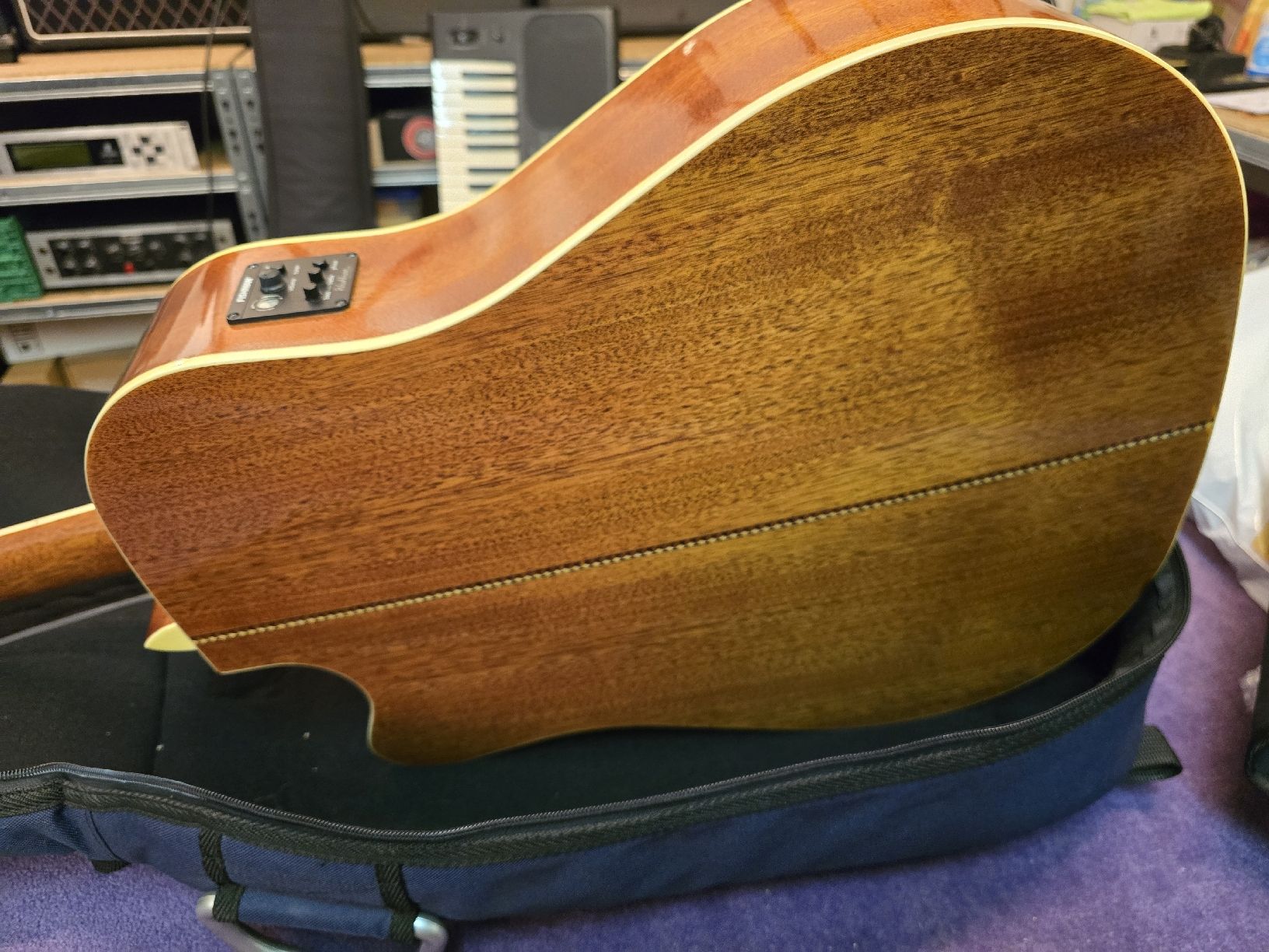 Washburn Strumenti musicali: GITARRE WASHBURN ... TOP !!! – Usato da Zürich venduto da Antiquedealer 5