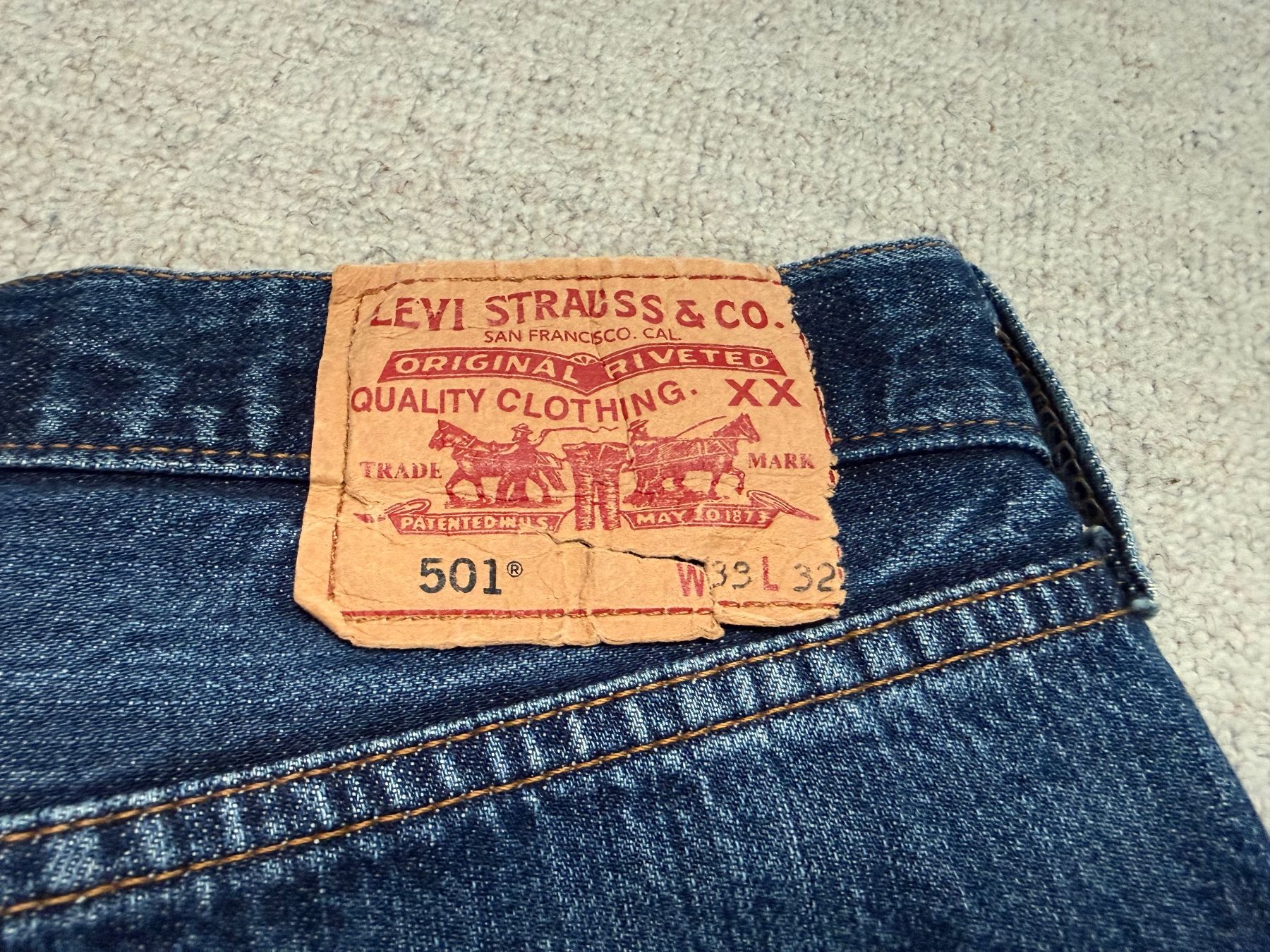 Levi's Jeans: Jeans Levi's 501 usagé et rapiécé – Usato da Echandens venduto da pepite30 3