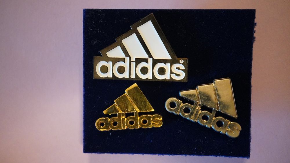 3 PIN adidas (Gebraucht) in Worb für CHF 12.6 – mit Lieferung auf ...
