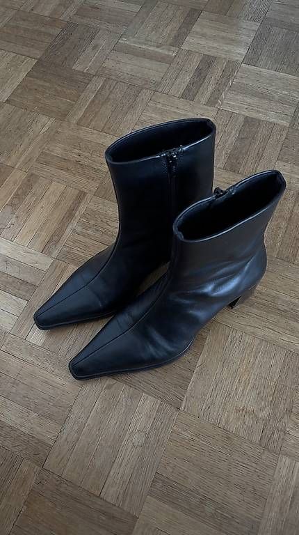 Scarpe da donna: SCHWARZE LEDER-STIEFELETTEN VAGABOND – Usato da Liebefeld venduto da DilaraNathalie