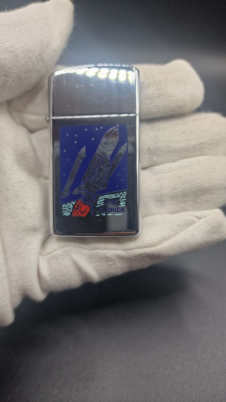 Zippo Accendini: Slim Zippo 1980 KSC Florida – Nuovo (secondo la descrizione) da Widnau venduto da TheOldLighters