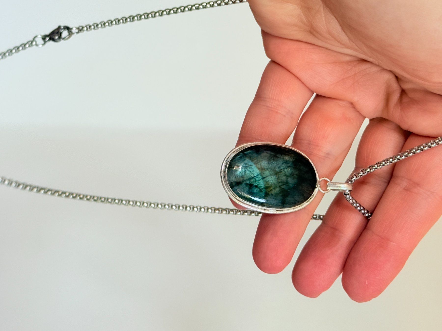 Ketten: Collier avec labradorite - Élégant & Naturel! – Neu und originalverpackt aus Genève von AWWA 7