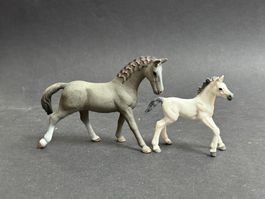 Schleich 13888 Trakehner Stute mit Fohlen Pferd
