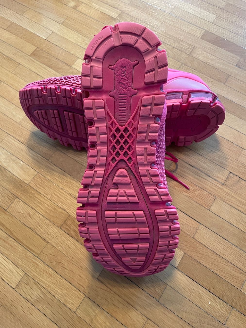 Asics Damenschuhe: Asics Damen Laufschuhe pink 41.5 – Gebraucht aus Weinfelden von Tubbs2 3