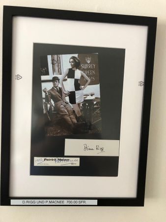 D. RIGG UND P. MACNEE / PASSPARTOUT / AUTOGRAMM VON BEIDEN