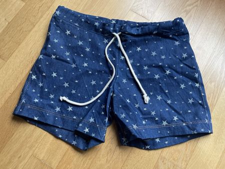 Unikat Shorts mit Sternenmuster, Grösse 158