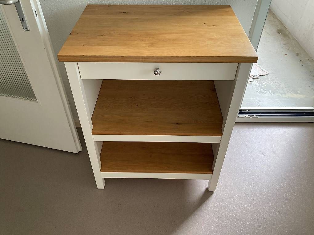 Ladenausstattungen & Messebau: Ikea Küchenmöbel Weiss mit Holzplatte – Gebraucht aus Fislisbach von jea_z6mh