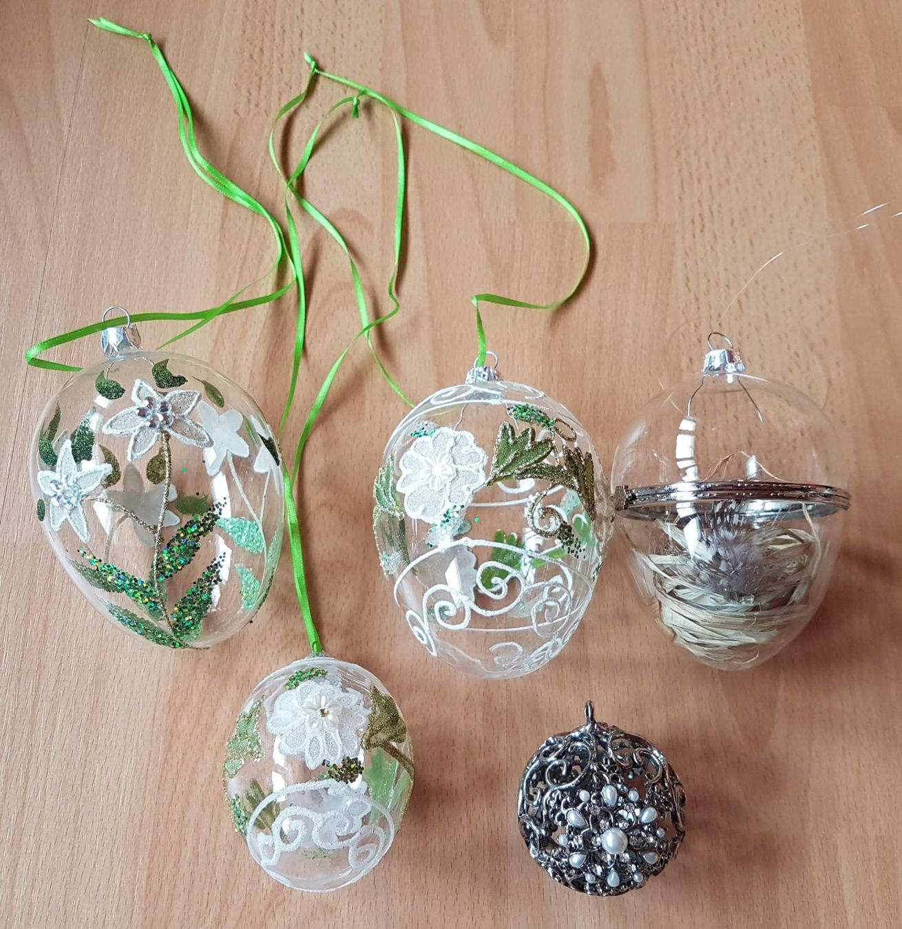 Tutte le decorazioni: 4 WUNDERSCHÖNE OSTERKUGELN - EIER / PLEXIGLAS / HANDARBEIT – Nuovo (secondo la descrizione) da Sax venduto da prinzenrollen 1