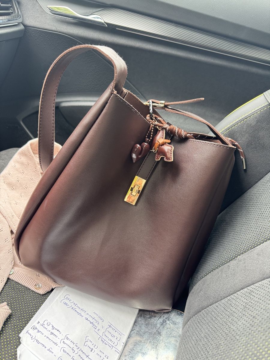Taschen für Damen: Brown  Bucket Bag - Chic Autumn Accessory! – Gebraucht aus Sattel von Zlata1 1