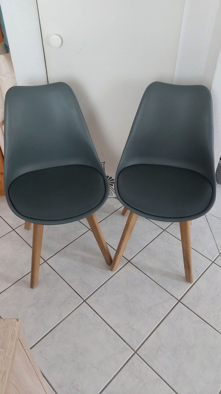 Sedie: 4 Esszimmer-Stühle – Usato da Adlikon venduto da NoeliaMina
