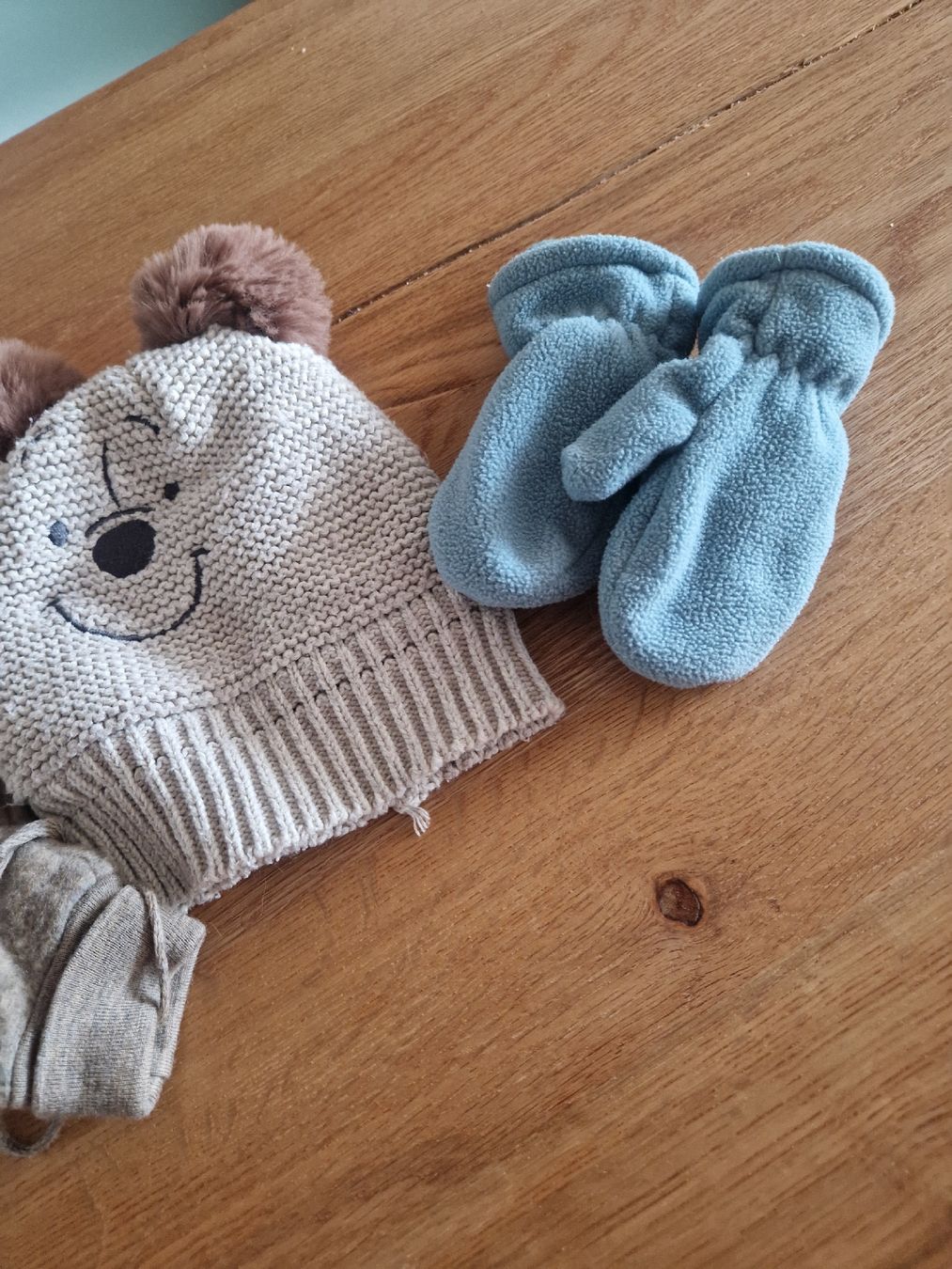 Kleiderpakete & -sets: Winterkappe & 2x Handschuh - 6-12 Monate – Gebraucht aus Reinach BL von Dschinni80 3