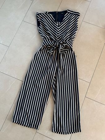 Eleganter schwarz-weiss gestreifter Damen-Jumpsuit