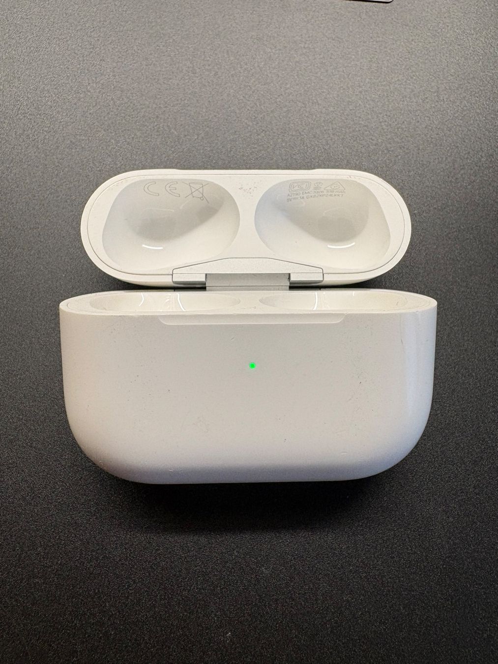 Apple Cuffie: Apple AirPods Pro 1 charging case (A2190). – Usato da Lausanne venduto da Zorrus77