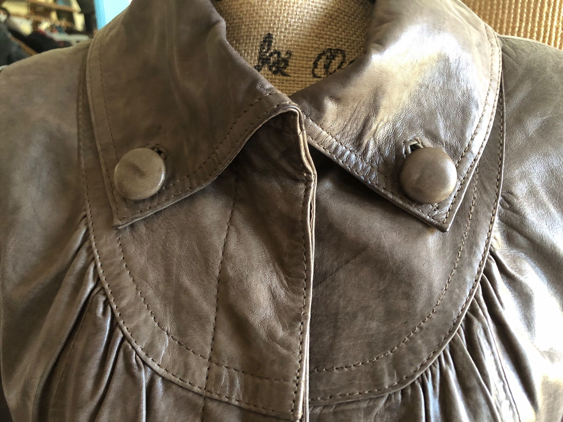 Avant Premiere Giacche: Élégante veste en cuir véritable marron – Usato da Biel/Bienne venduto da Lianumi 3