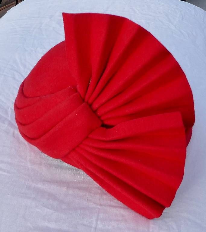 Copricapi, berretti & cappellini: Damen Hut rot – Usato da Cham venduto da thestuffseller