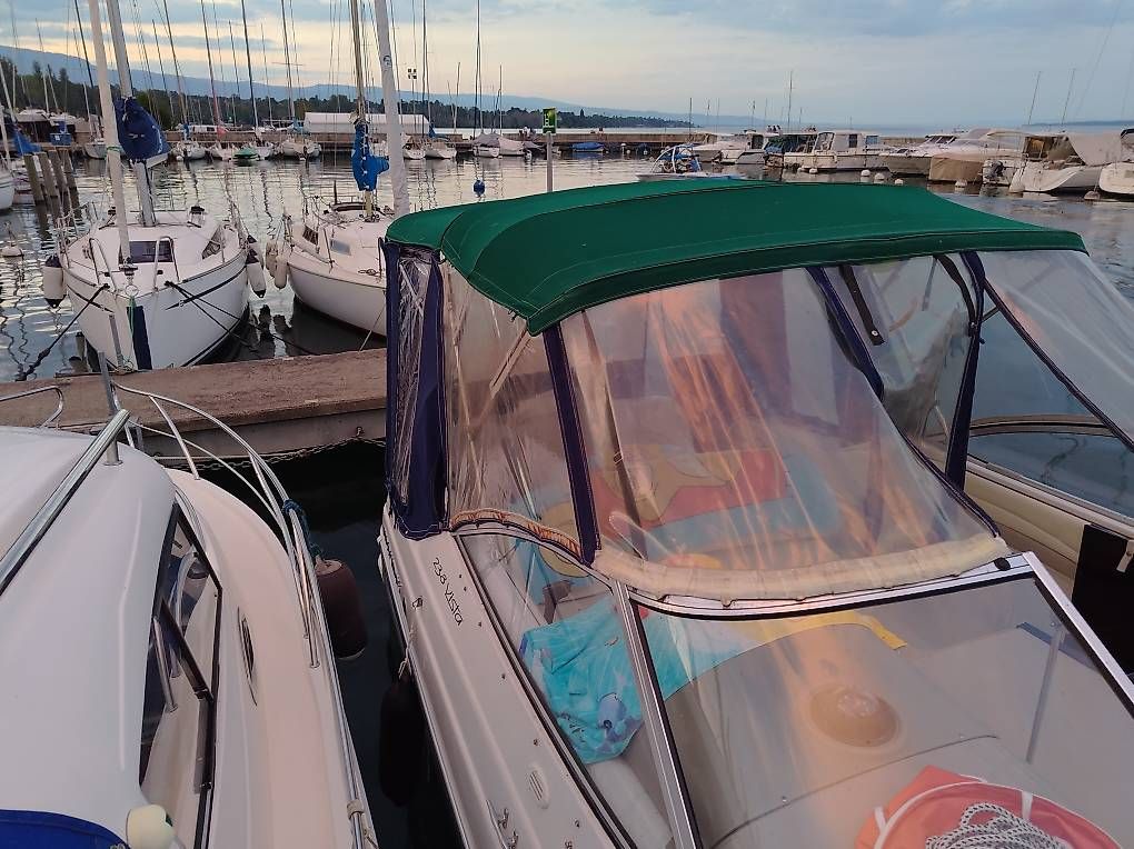 Four Winns Barche: Bimini camper Fourwinns Vista 238 – Usato da Chavannes-de-Bogis venduto da Skyhawk3 4