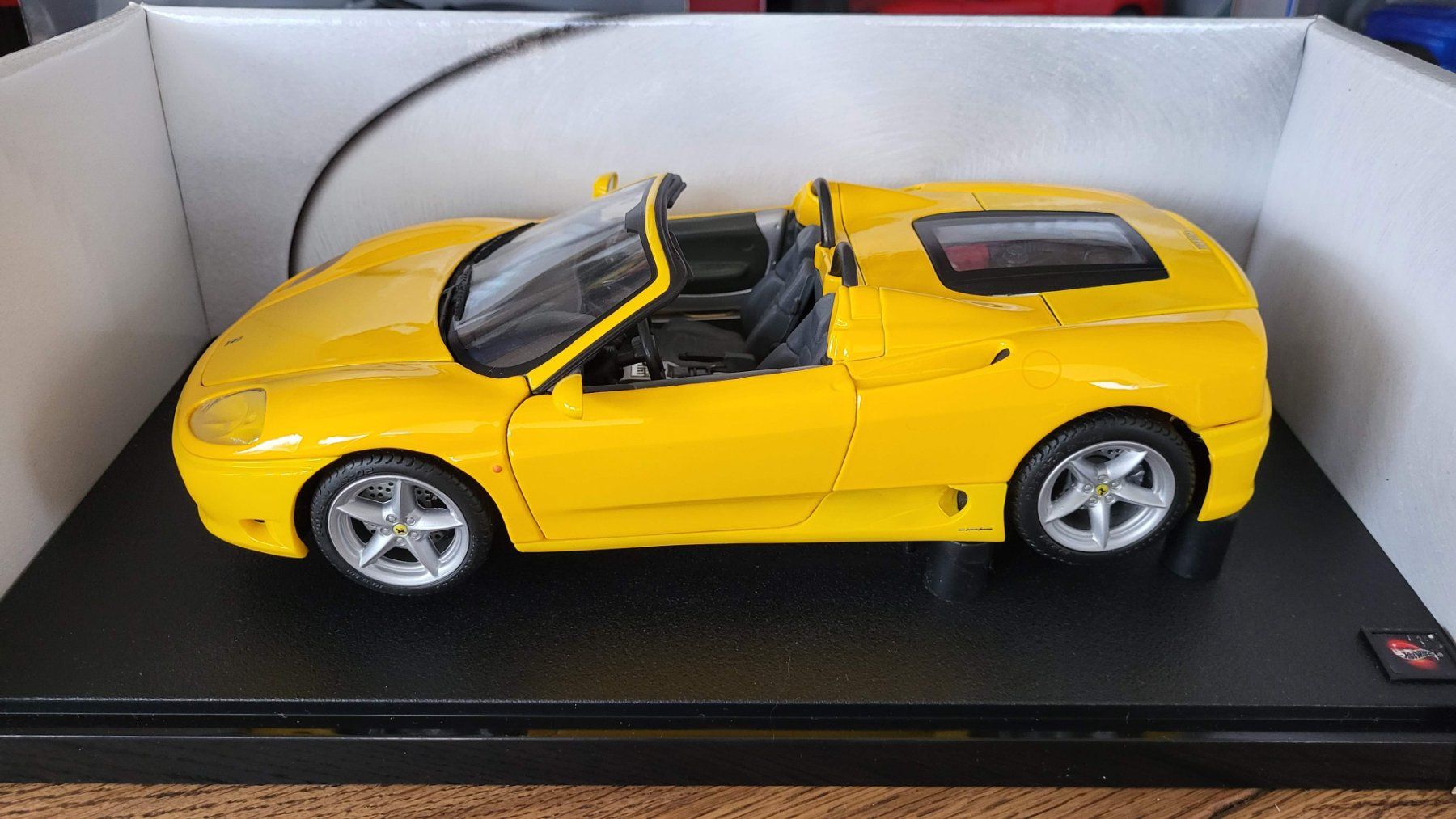 Hot Wheels Modellini d'auto: Ferrari 360 Modena Cabriolet 1:18 HotWheels – Usato da Rothrist venduto da Juana5