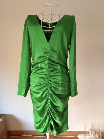 Zara Kleid Grün Groesse M neuwertig 