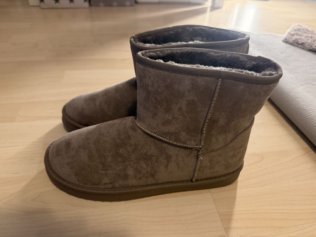 Scarpe da donna: Winterstiefel Grösse 41 – Nuovo (secondo la descrizione) da Oberdiessbach venduto da nad_c5nz 1
