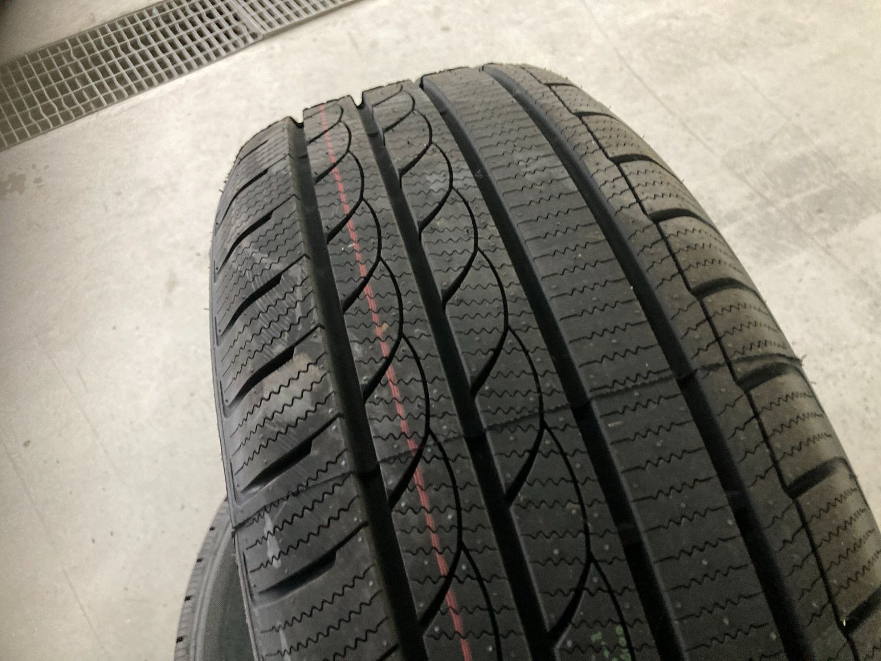 Pneumatici & Ruote complete: 225/60R17 Winterpneu – Usato da Cham venduto da WB2223 4