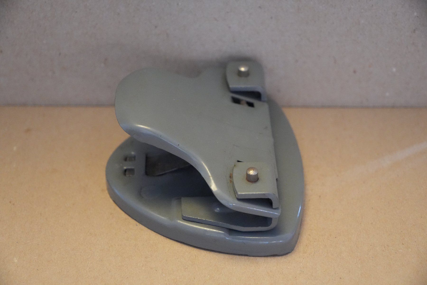 Tous les outils: Alter Metalllocher – D'occasion à Cham par Silvan3011 3