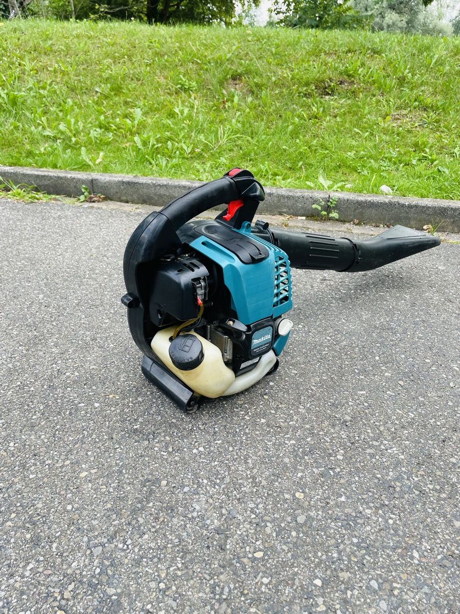 Makita Soffiatori & Aspiratori per foglie: Laubbläser Makita 4 Takt – Usato da Würenlos venduto da Shop_Shop 4