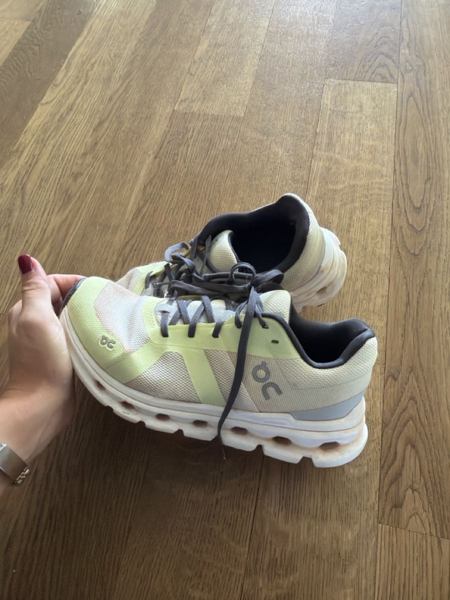On Chaussures hommes: On cloudrunner 38 – D'occasion à Hausen AG par nik_9sg2 1