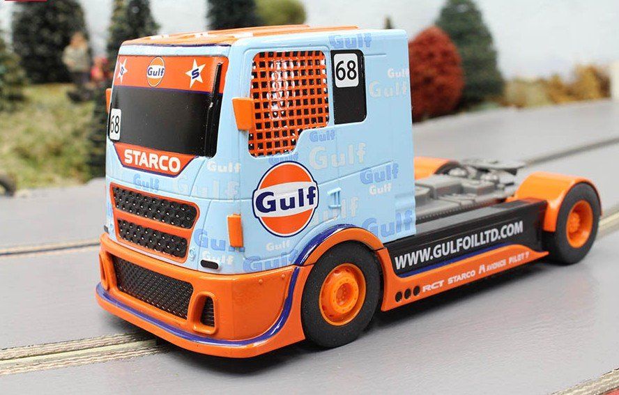 Piste: C3722 Scalextric Lkw Gulf Nr. 68 mit Carson Digitaldecoder – Nuovo e nell'imballaggio originale da Bettlach venduto da Qwert12 1